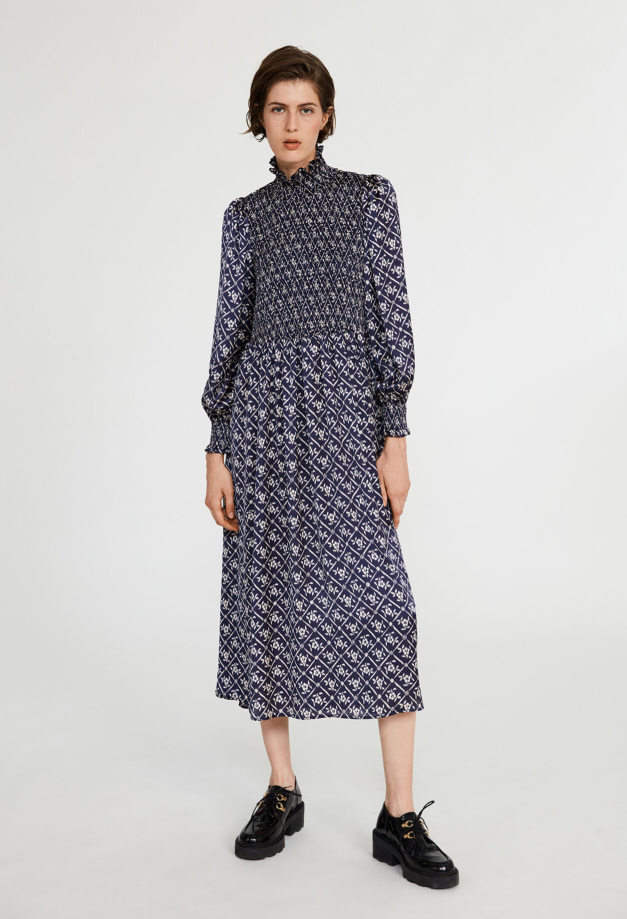 Kleid mit Stehkragen