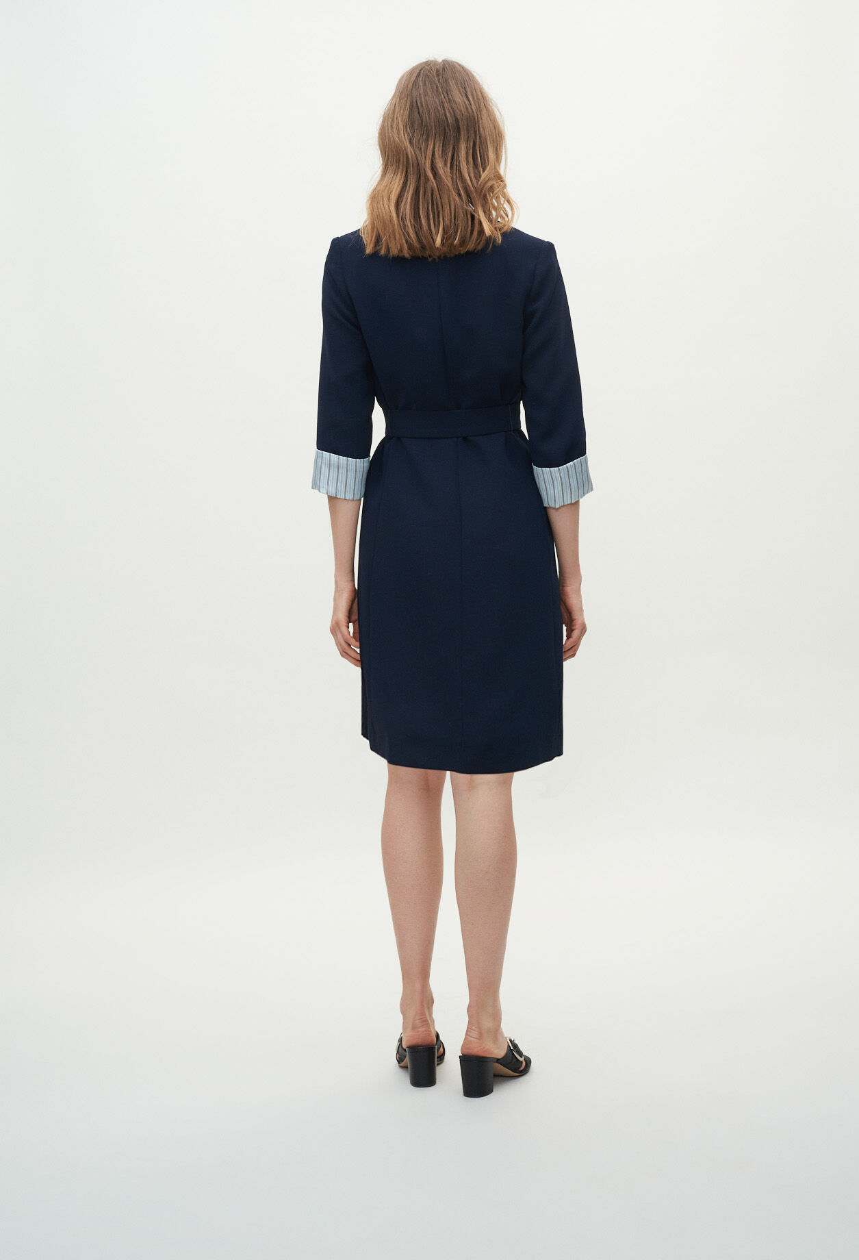 Kleid mit Ärmelabschlüssen