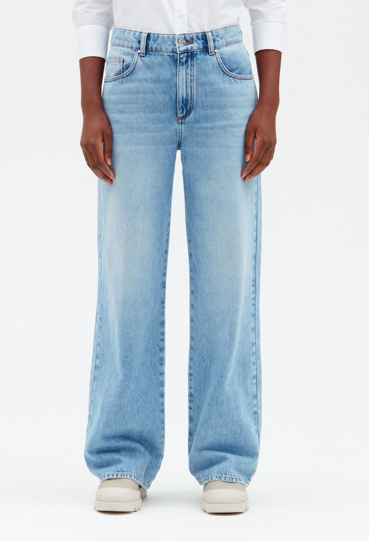 Ausgewaschene weite Jeans