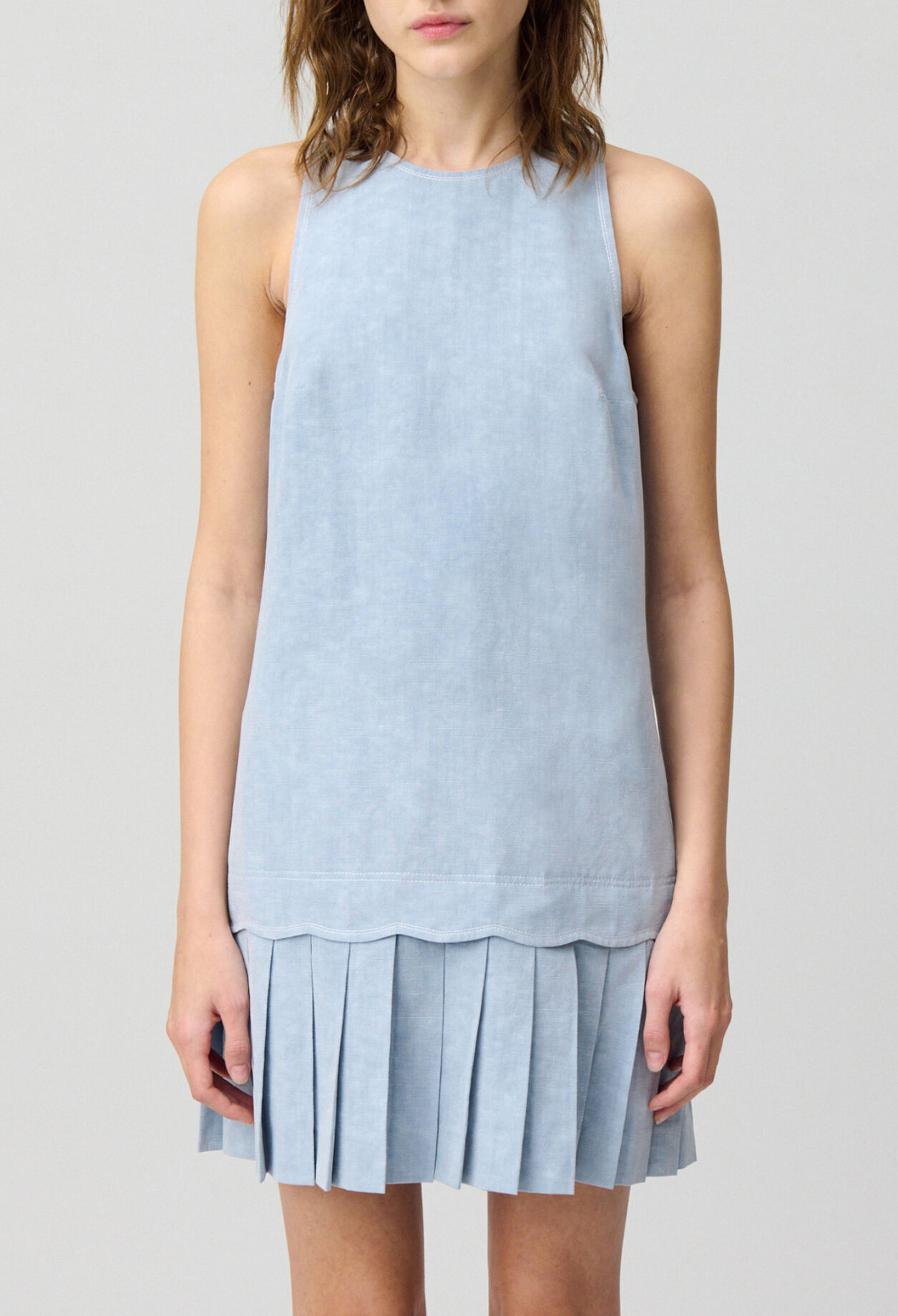 &Auml;rmelloses kurzes Kleid