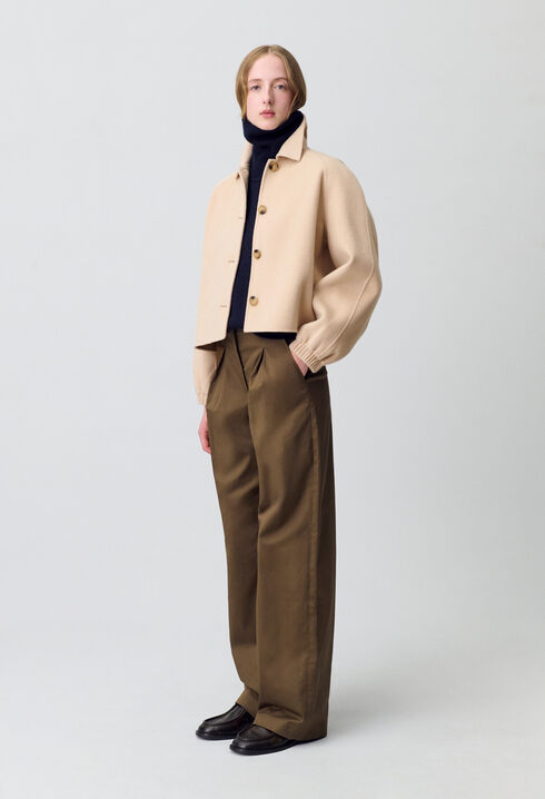 Kurze Jacke mit Hemdkragen
