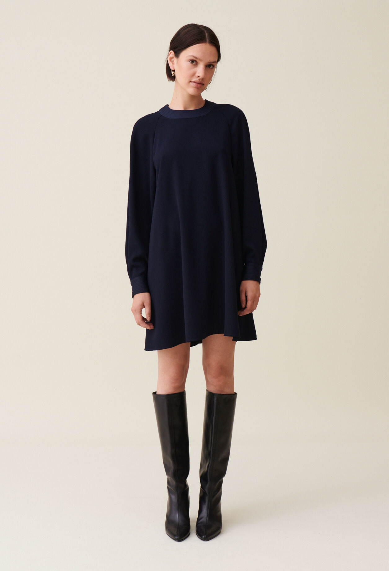 Gürtelloses Marine-Babydoll-Kleid