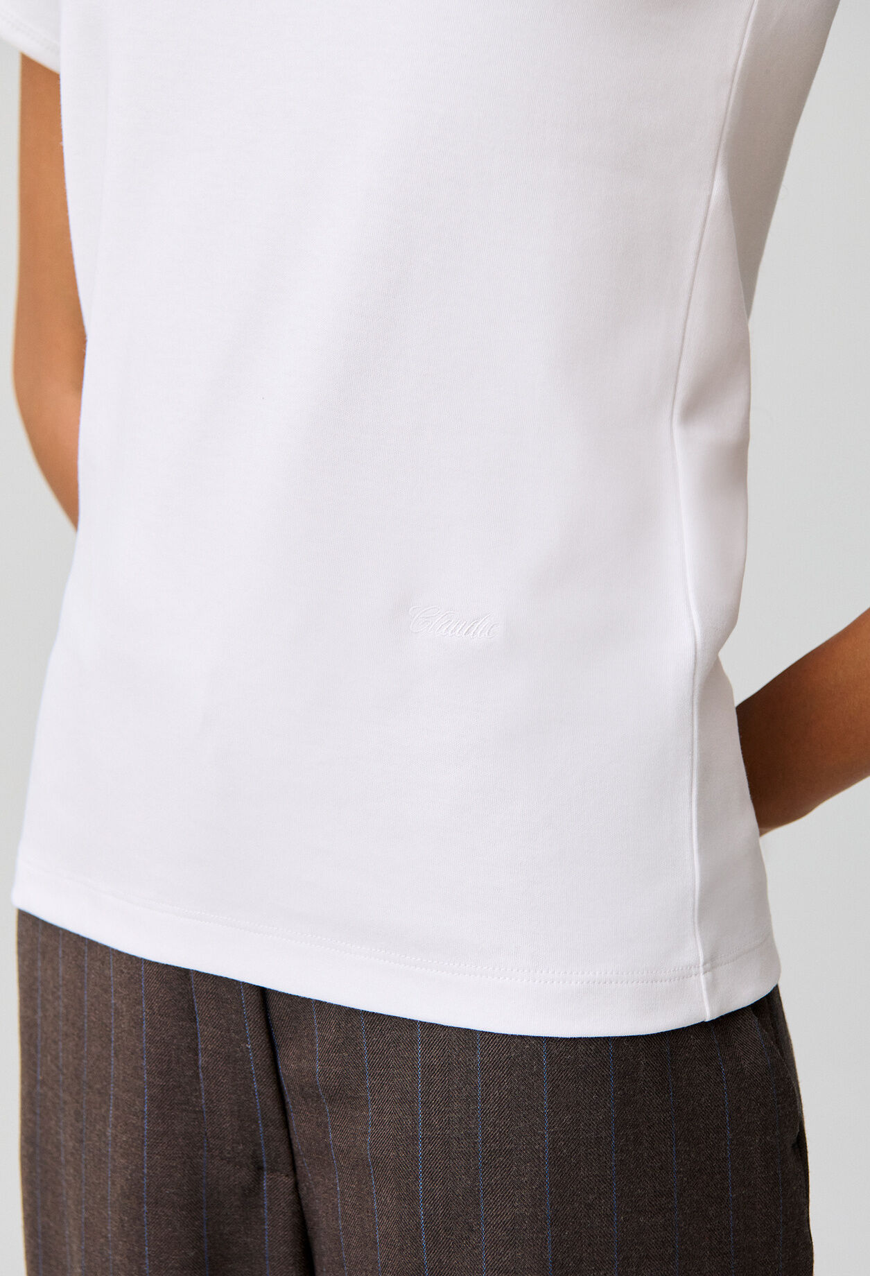 Wei&szlig;es T-Shirt mit kurzen &Auml;rmeln