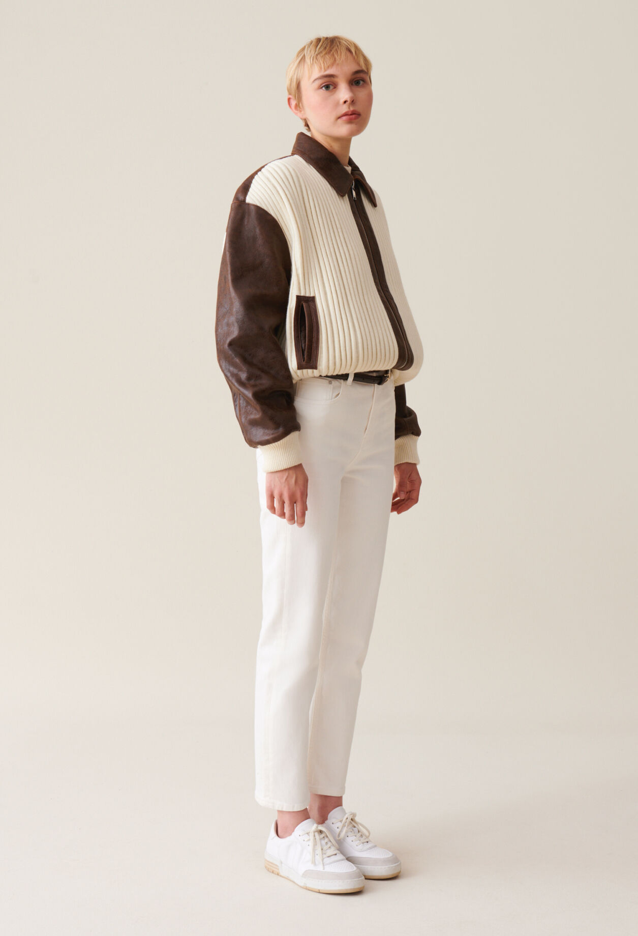 Braune Bomberjacke aus Materialmix