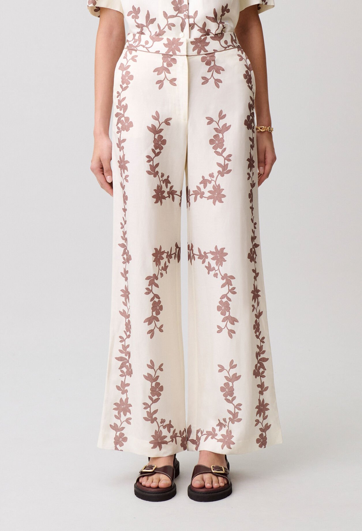 Weite Hose mit Blumen