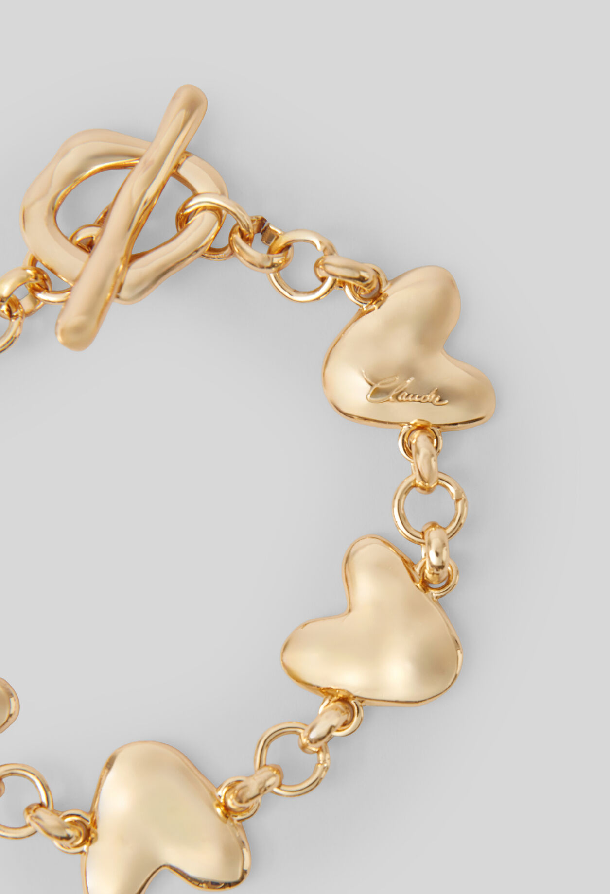 Armband mit geh&auml;mmerten Herzen
