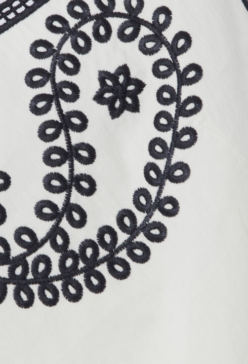 Kleid mit Lochstickerei