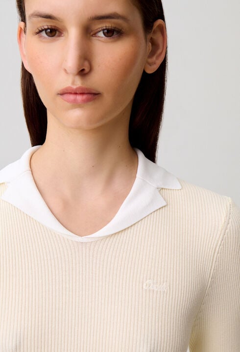 Kurzes Kleid im Materialmix