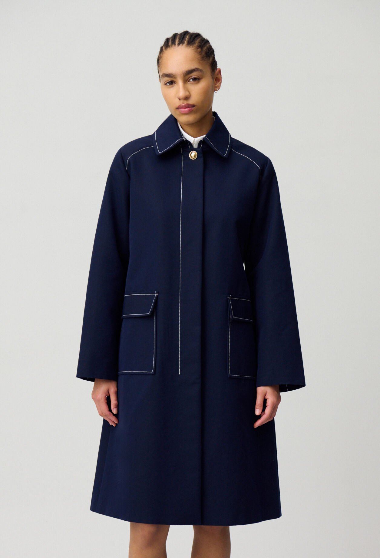 Mittellanger taillierter Trenchcoat