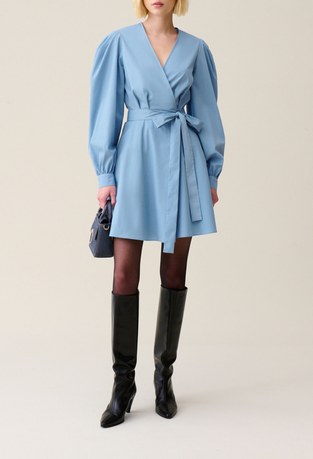 Kurzes Kleid mit Ballon&auml;rmeln, blau