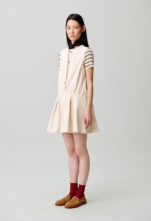 Helles ausgestelltes Jeanskleid