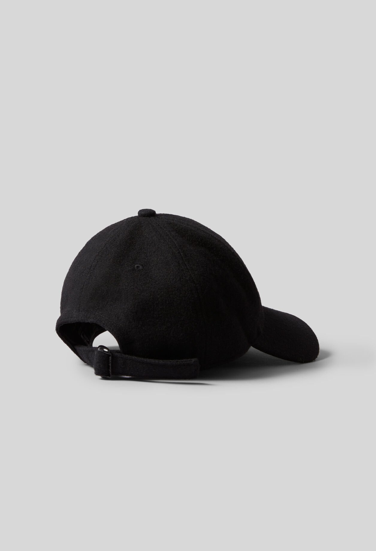 Schwarzes Cap mit Claudie Pierlot-Logo
