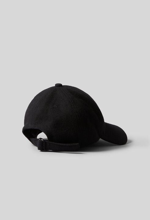 Schwarzes Cap mit Claudie Pierlot-Logo