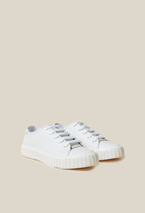 Weiße Ledertennisschuhe