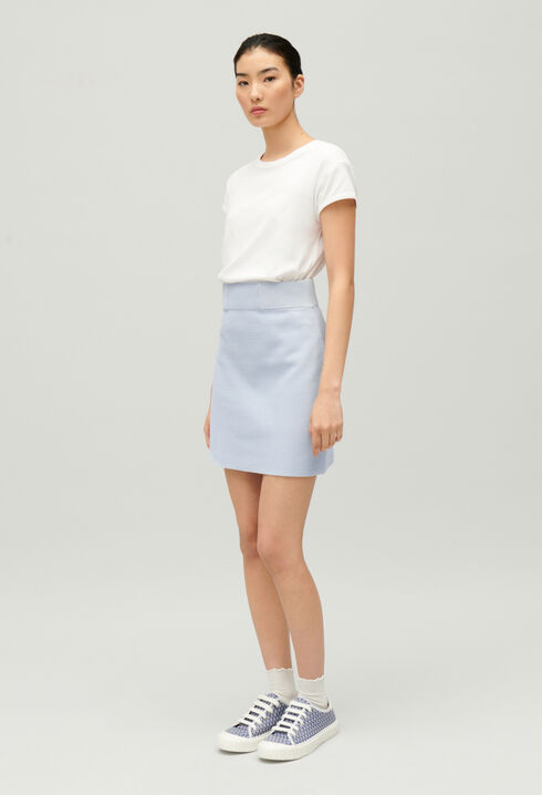 Kurzer Rock mit hoher Taille