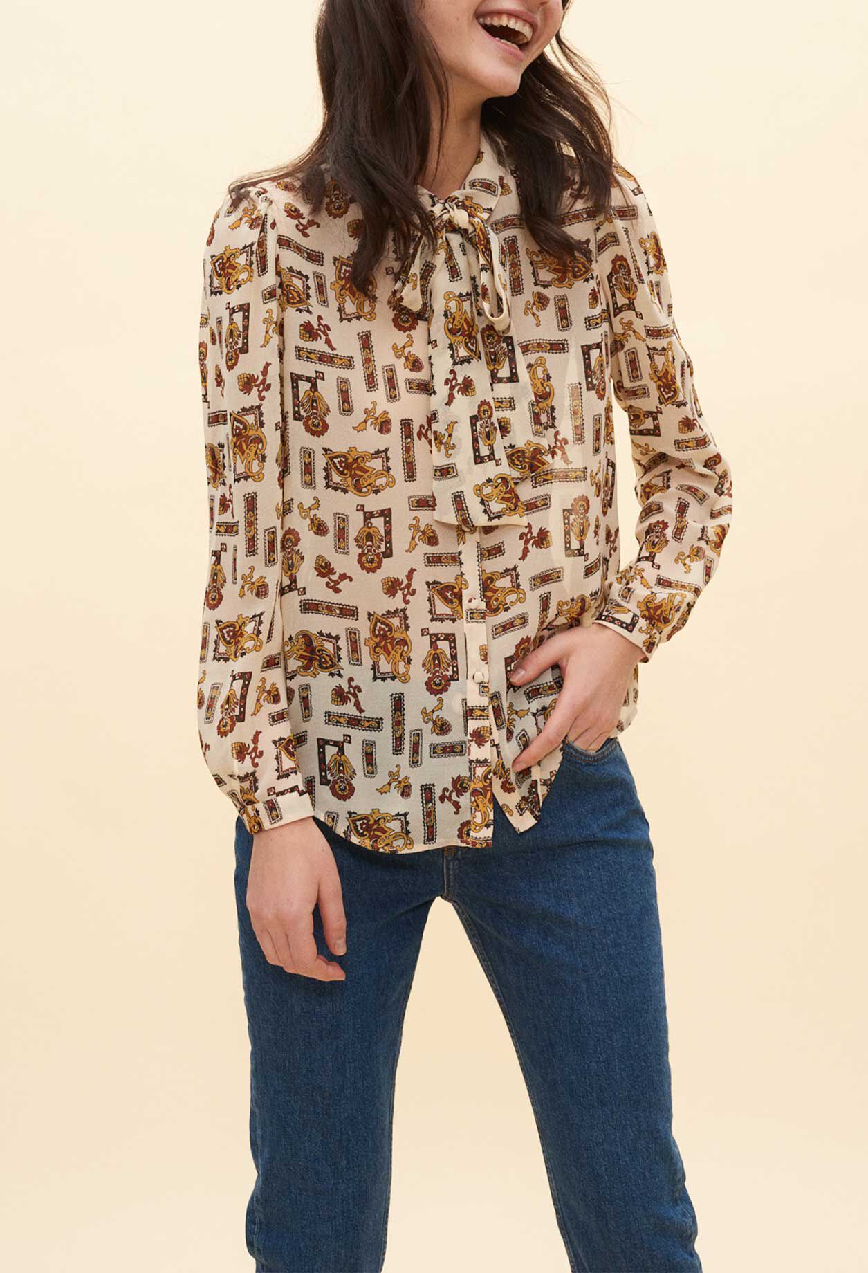 Bluse im Lavallière-Stil mit Muster