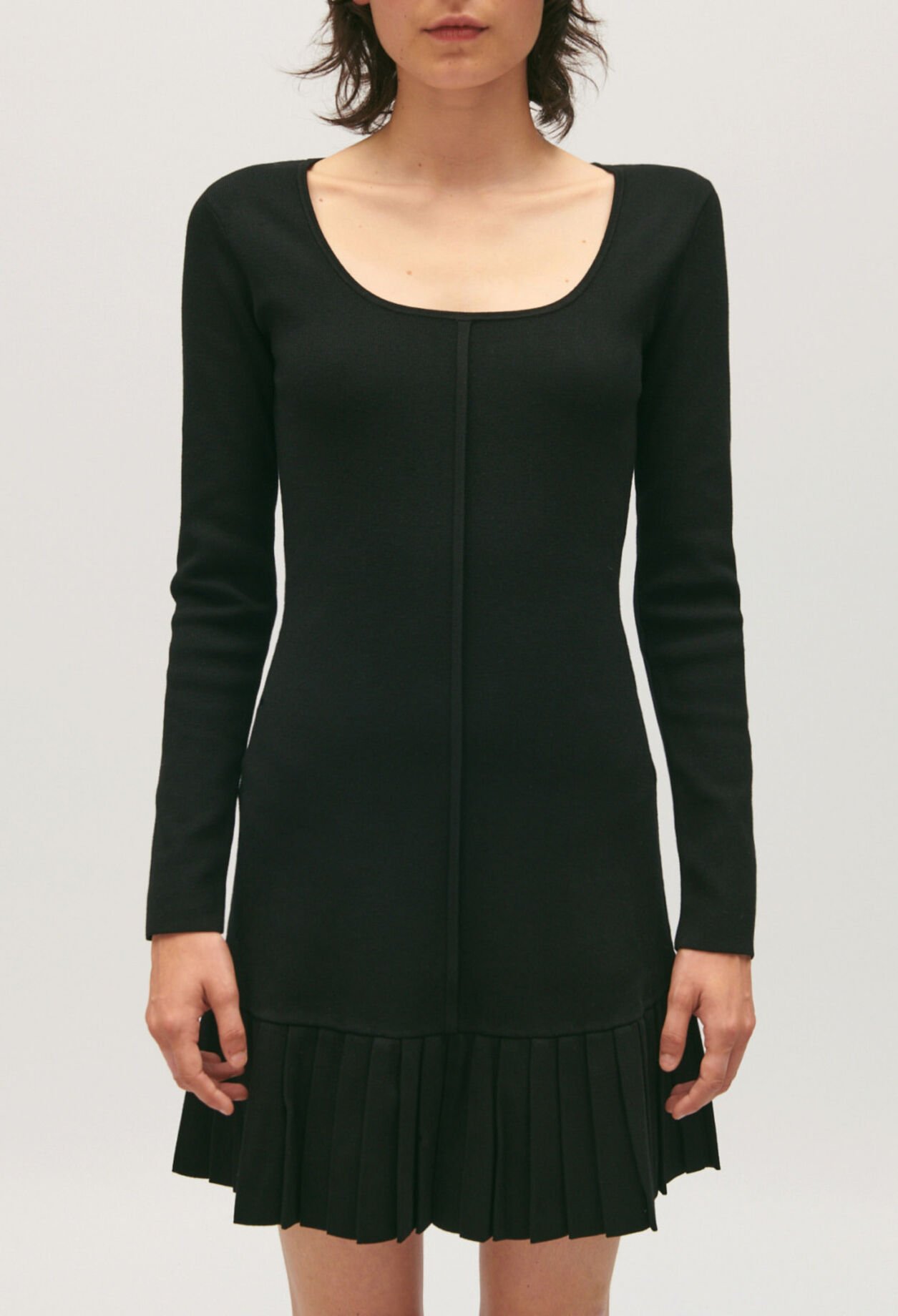 Kurzes schwarzes Kleid