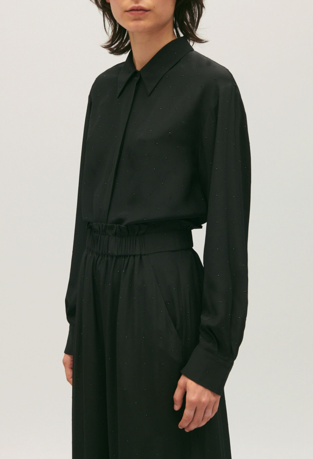 Fließendes Hemd aus schwarzer Seide