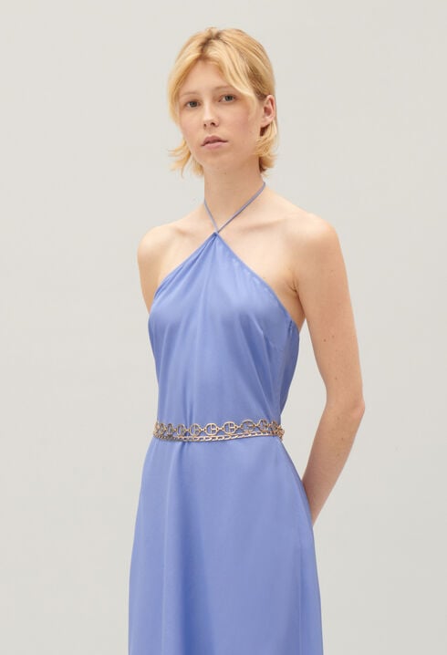 Kurzes Kleid mit Rückenausschnitt