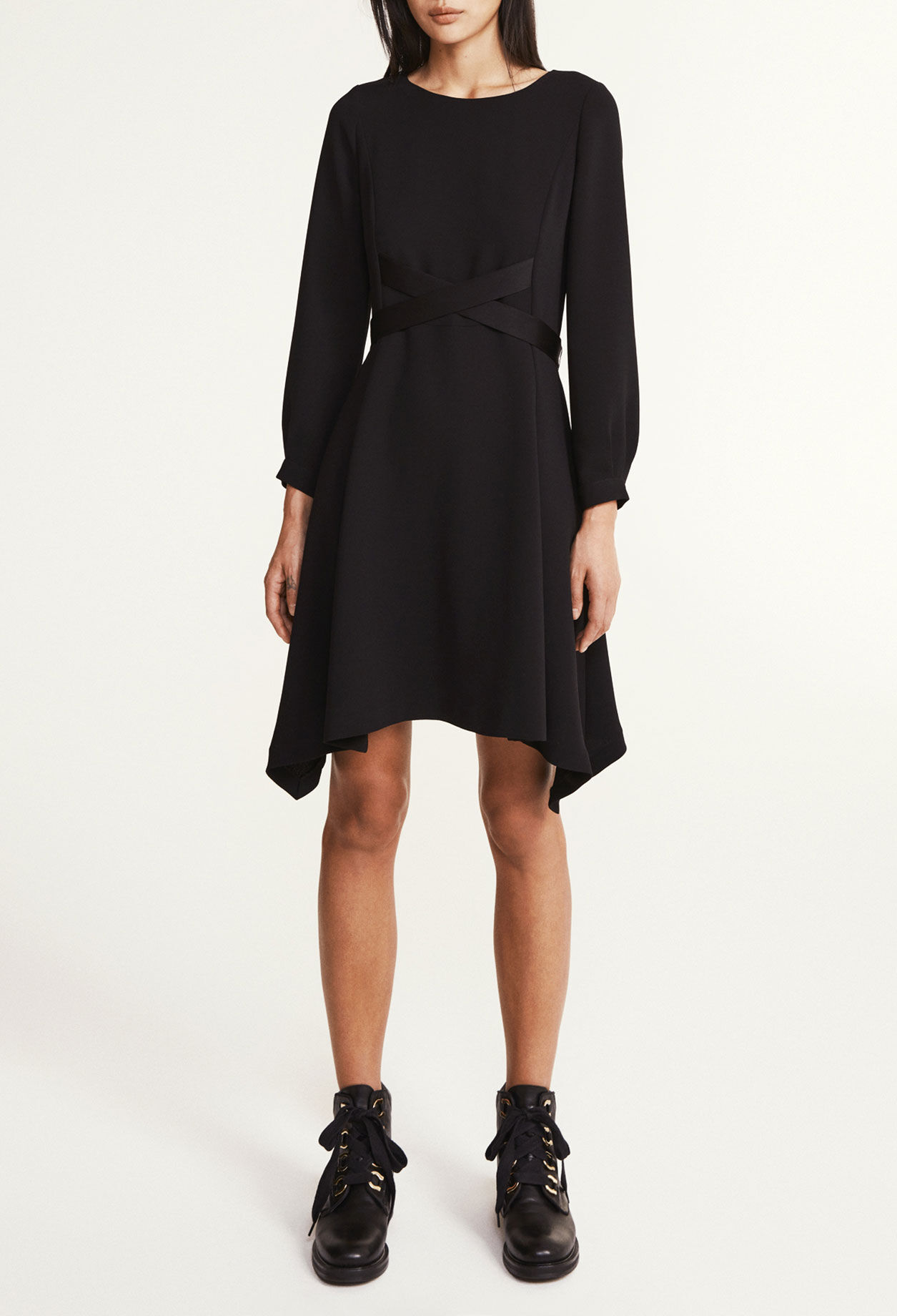 Asymmetrisches Kleid