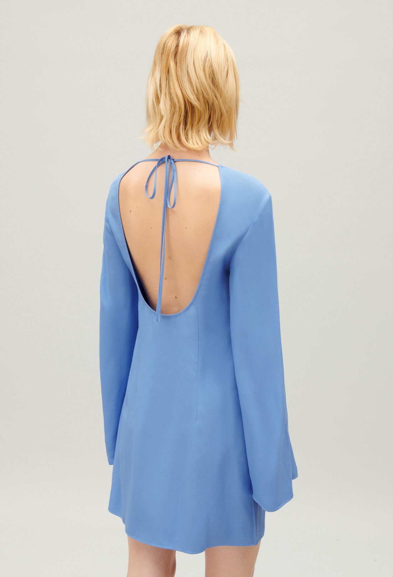 Kurzes Kleid Rückenausschnitt Lavendel