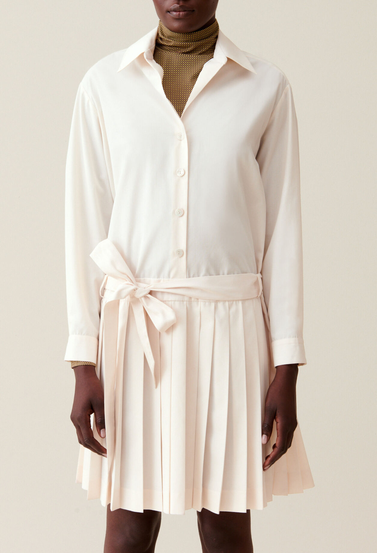 Gekn&ouml;pftes Hemdkleid mit G&uuml;rtel