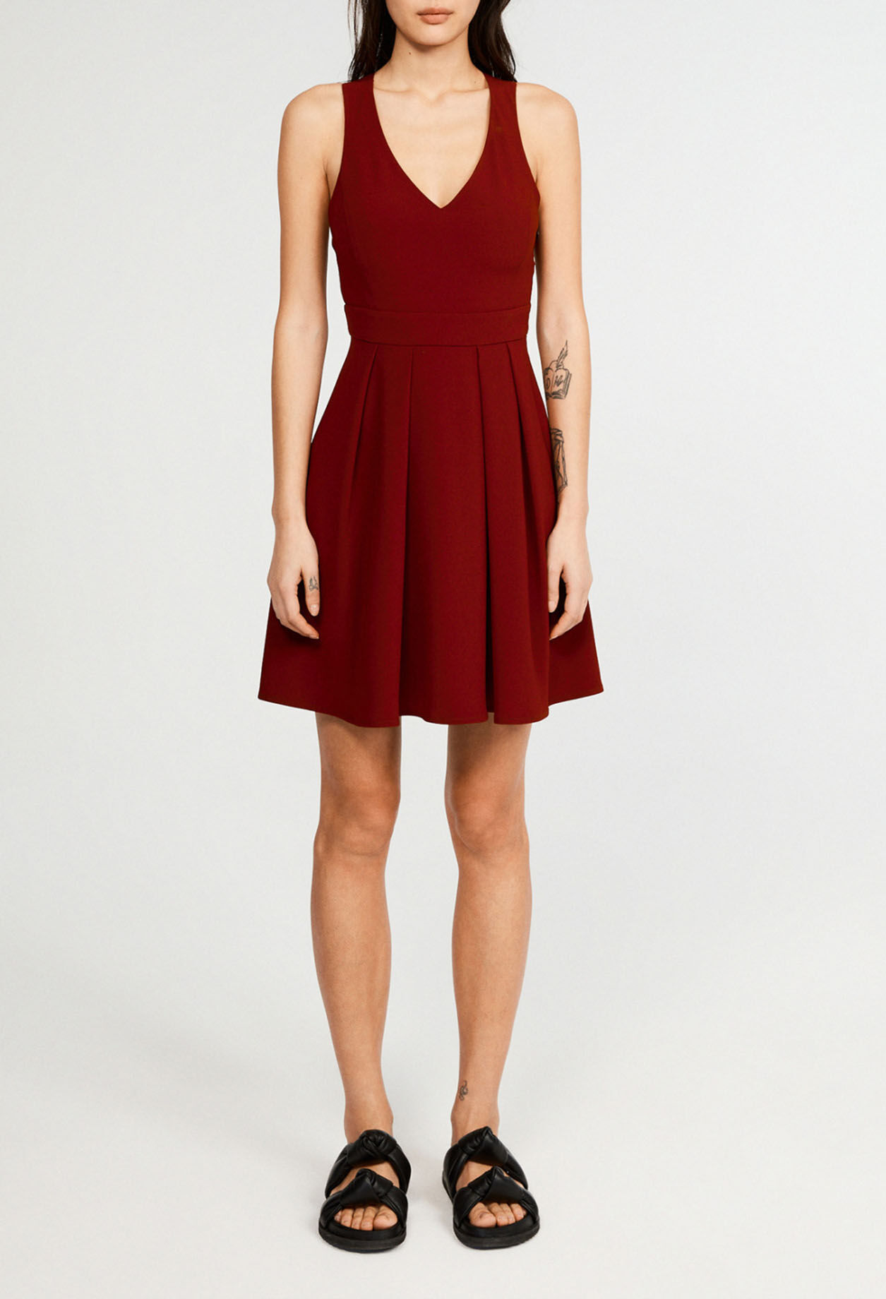 Ärmelloses, kurzes Kleid