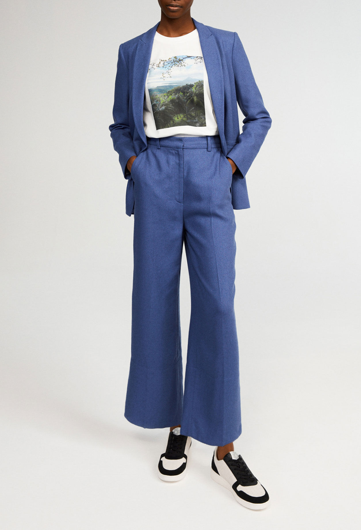 Ausgestellte Hose