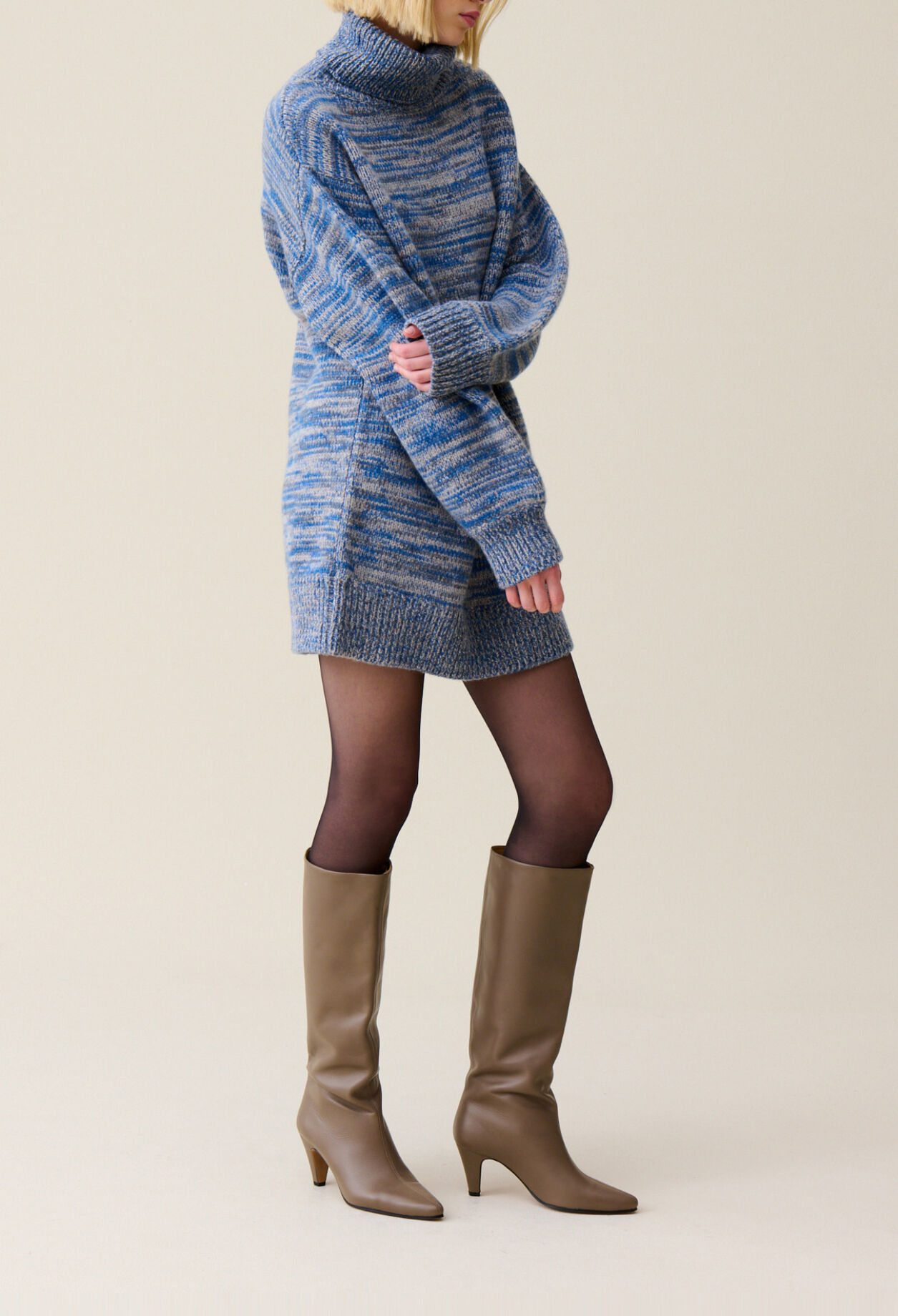 Kurzes Wollkleid Rollkragen