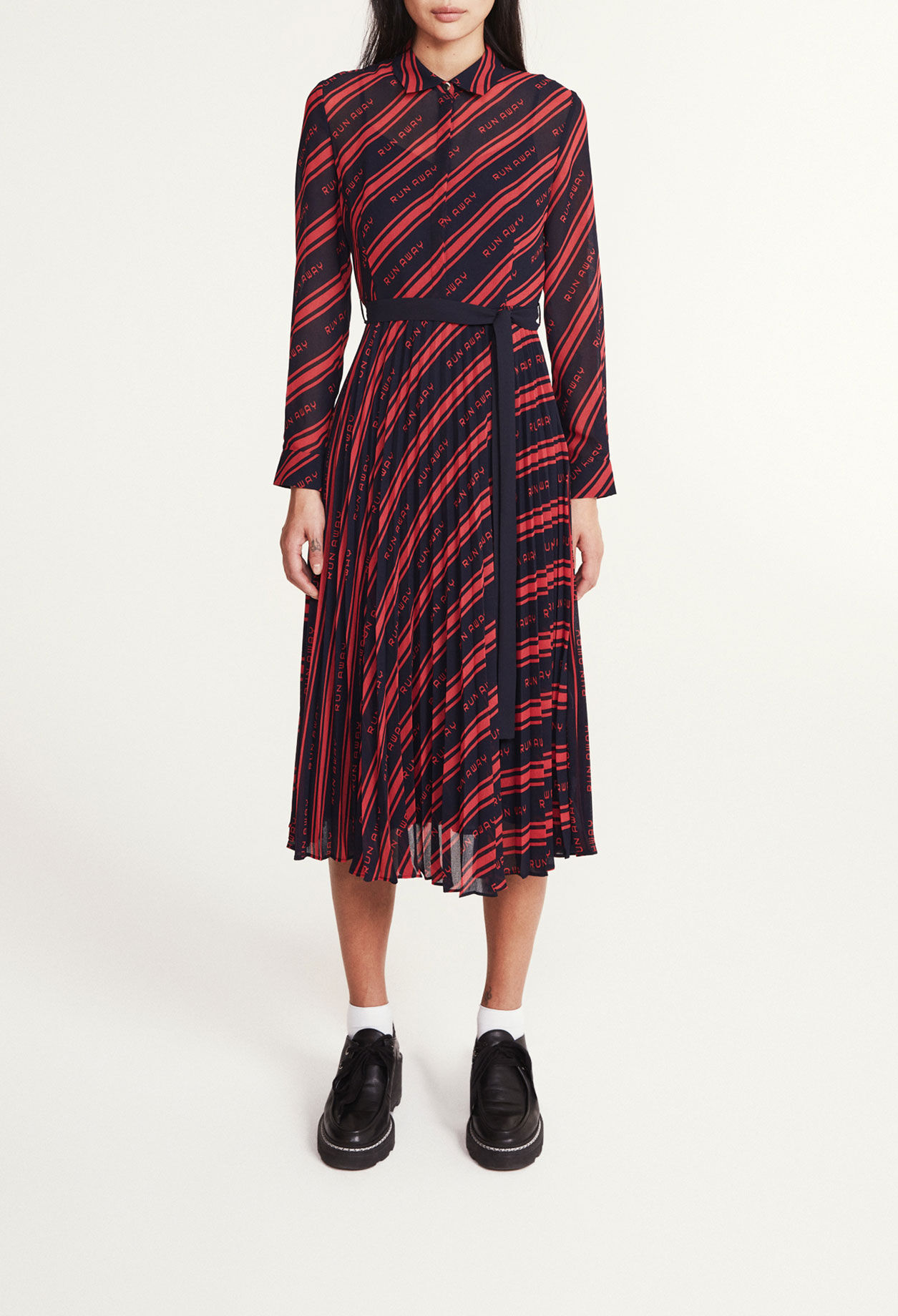 Halblanges Faltenkleid