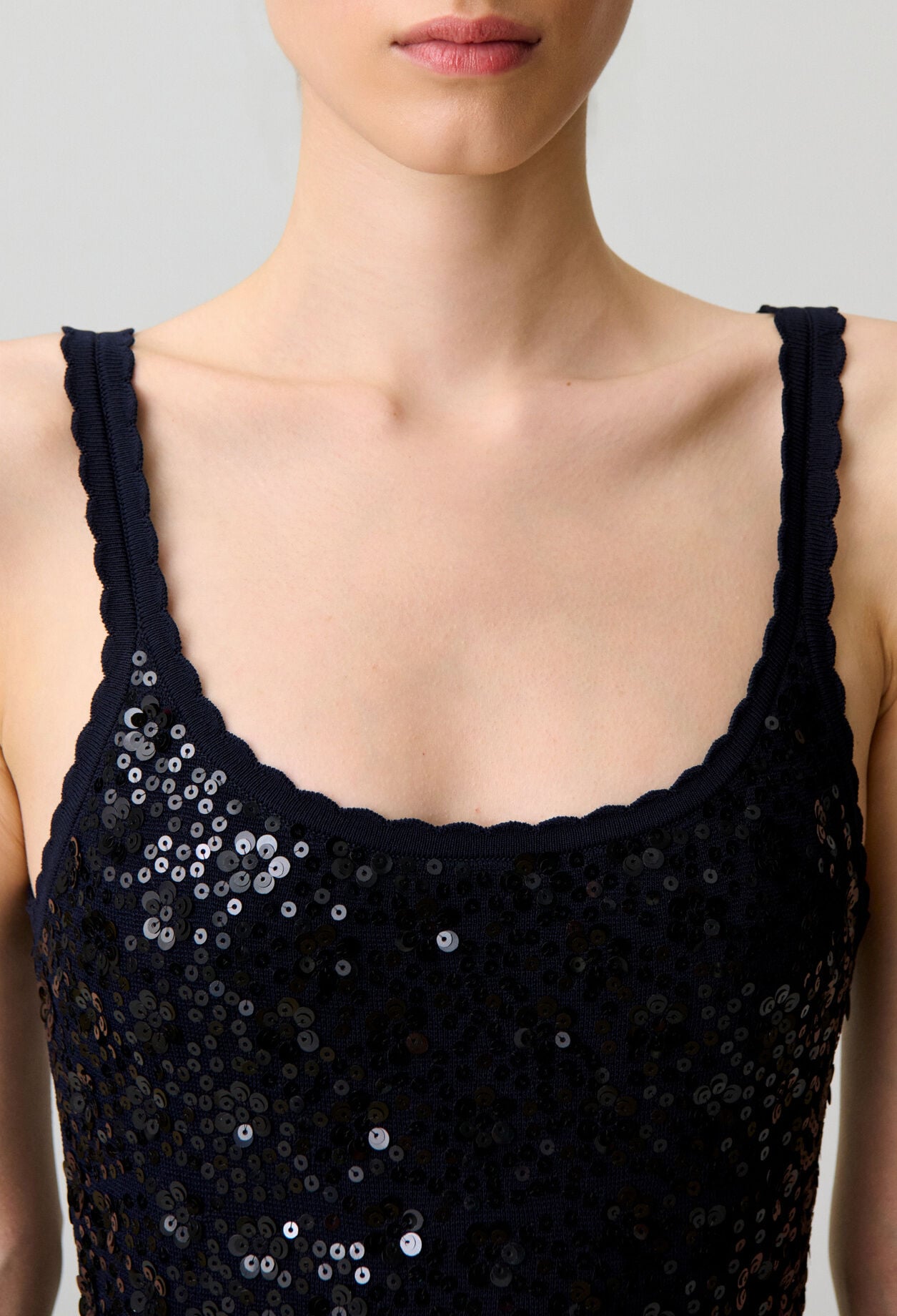 Langes Strickkleid mit Pailletten