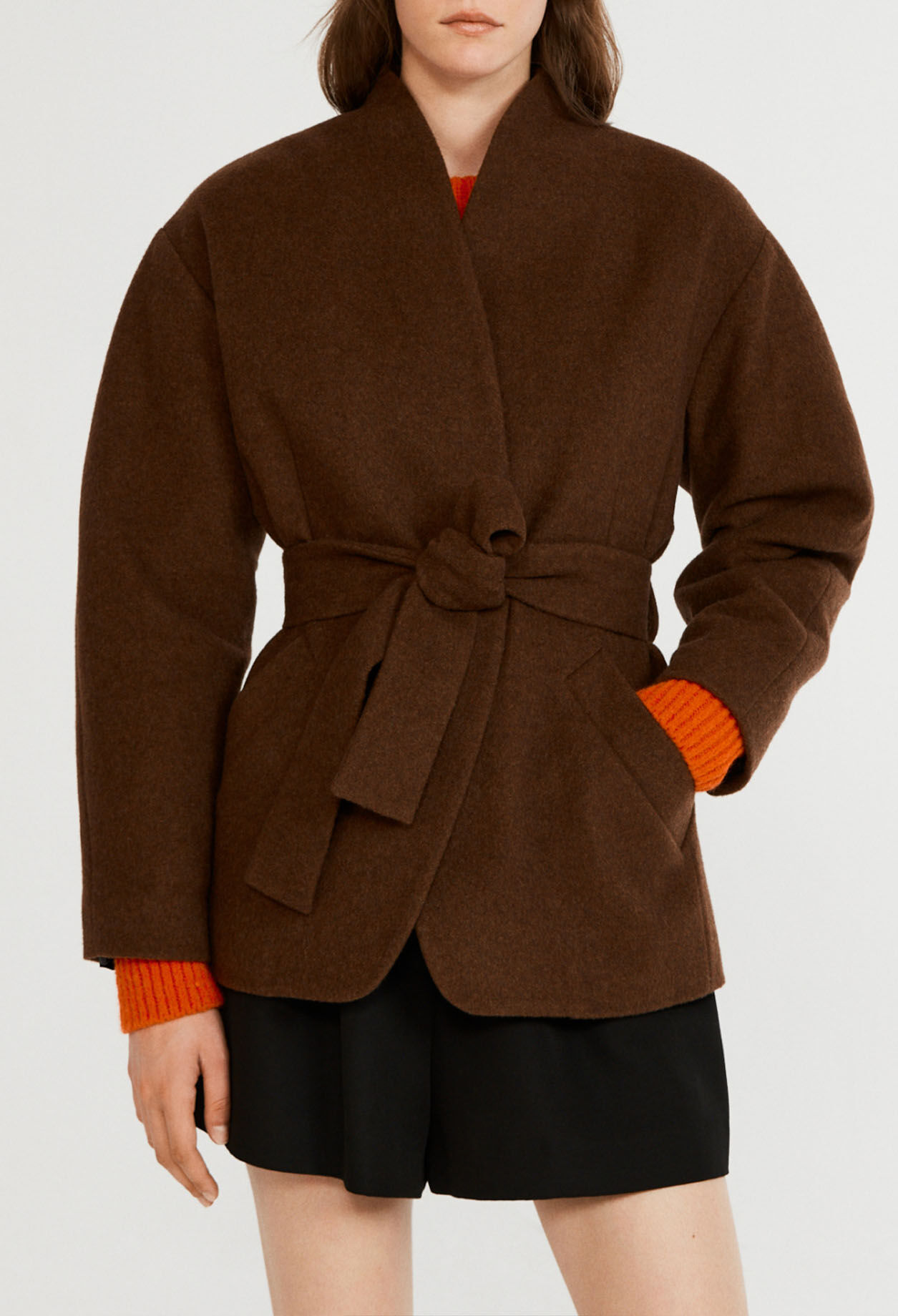 Gegürtete Wolljacke