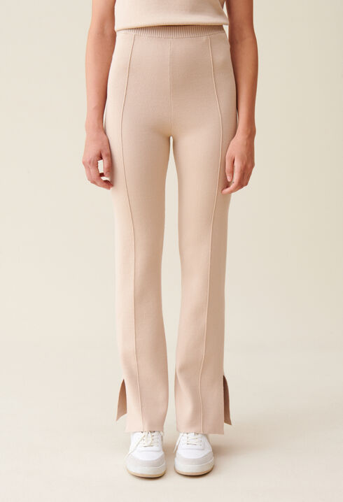 Gerade Hose mit Knöchelschlitz
