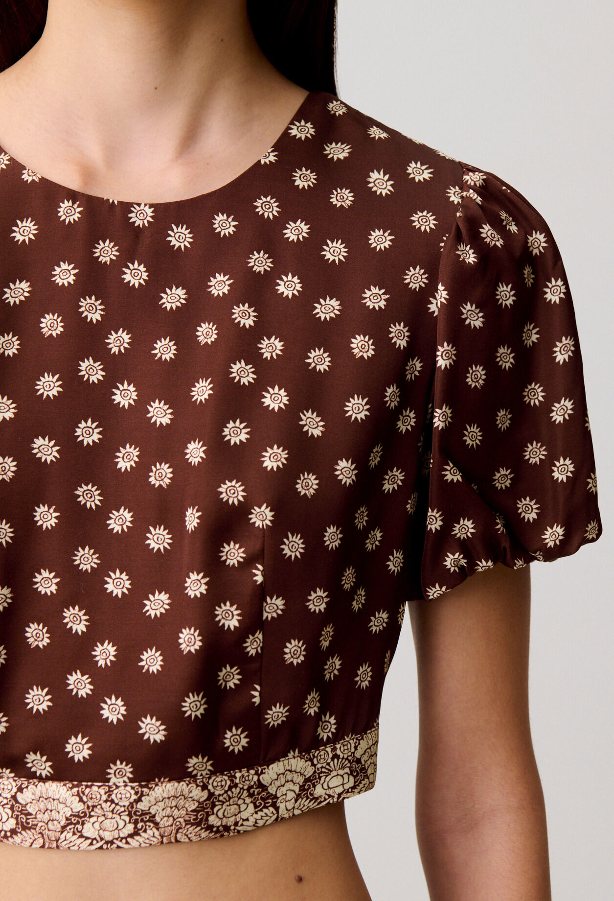 R&uuml;ckenfreies Satin-Top