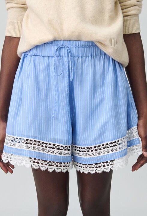Gestreifte Shorts mit Spitze