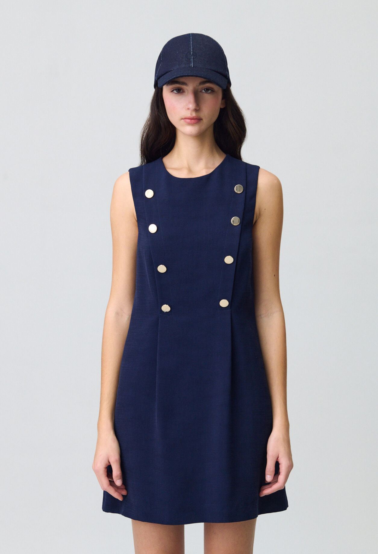 Tailliertes kurzes Kleid