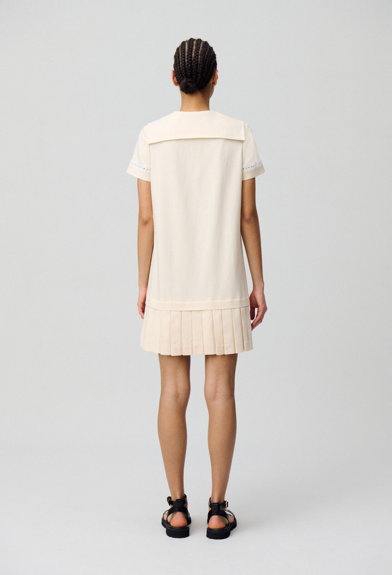 Kurzes Faltenkleid