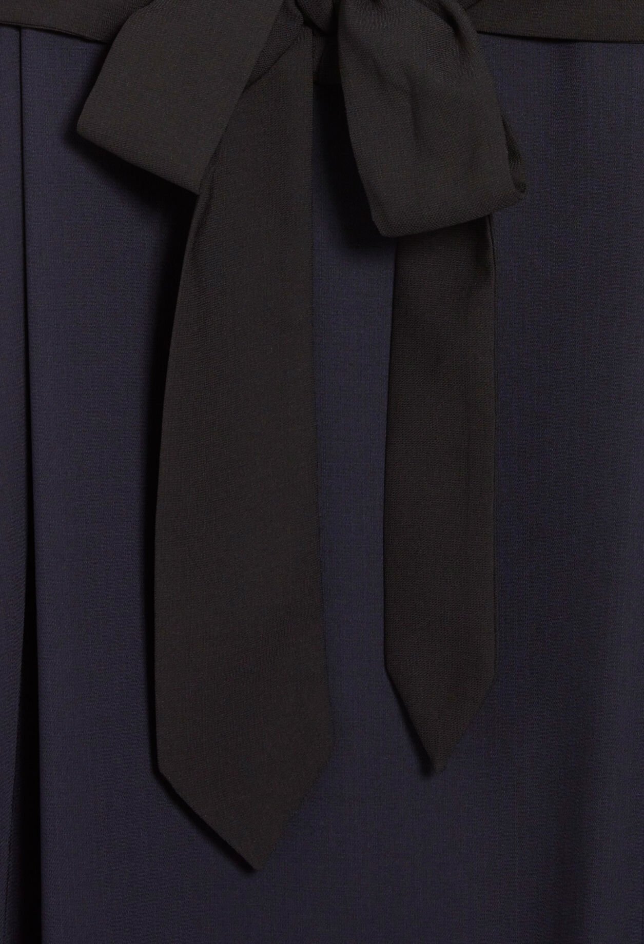 Kurzes Kleid mit Gürtel in Marineblau