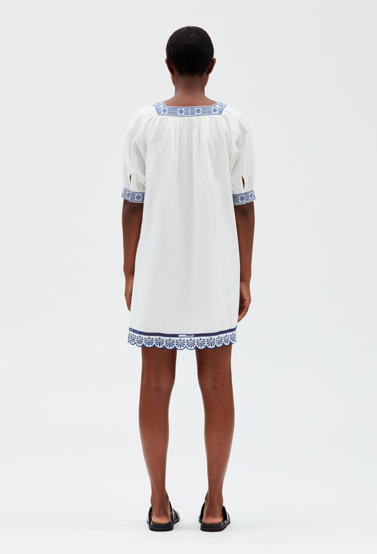 Kurzes Kleid, ecrufarben