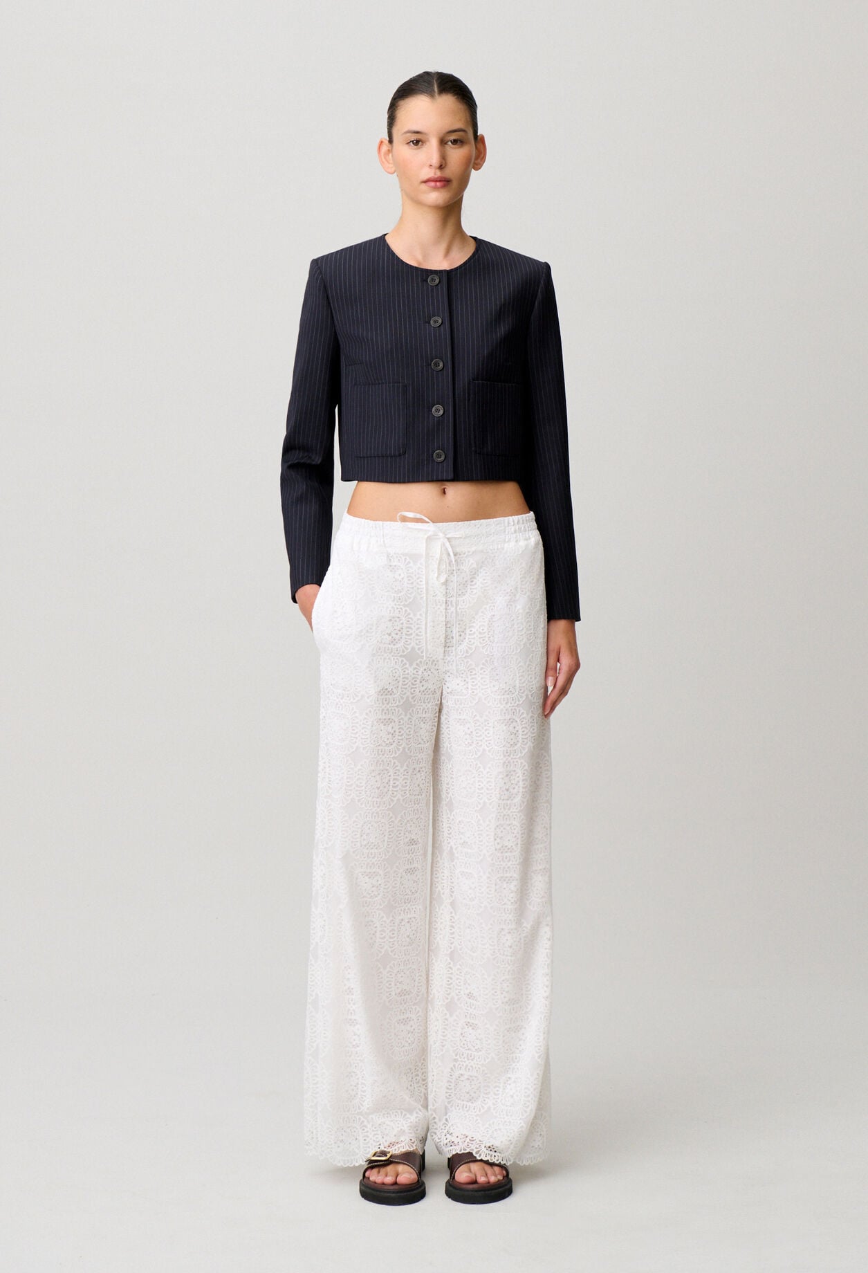 Flie&szlig;ende Hose mit Spitze