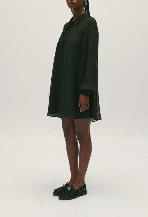 Kurzes, fließendes Kleid