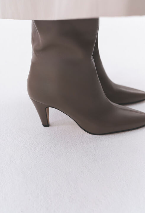 Glattlederschuhe mit Absätzen