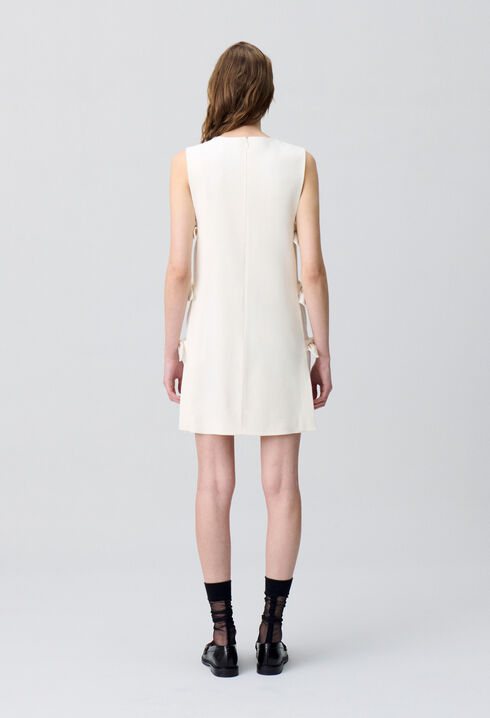 Kurzes Kleid mit Schleifen