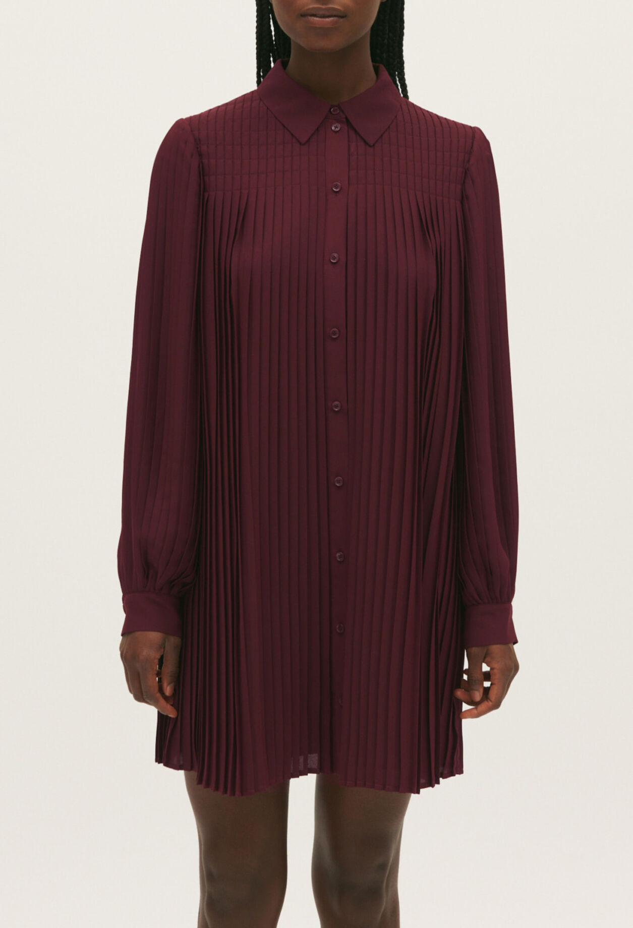 Kurzes plissiertes Kleid