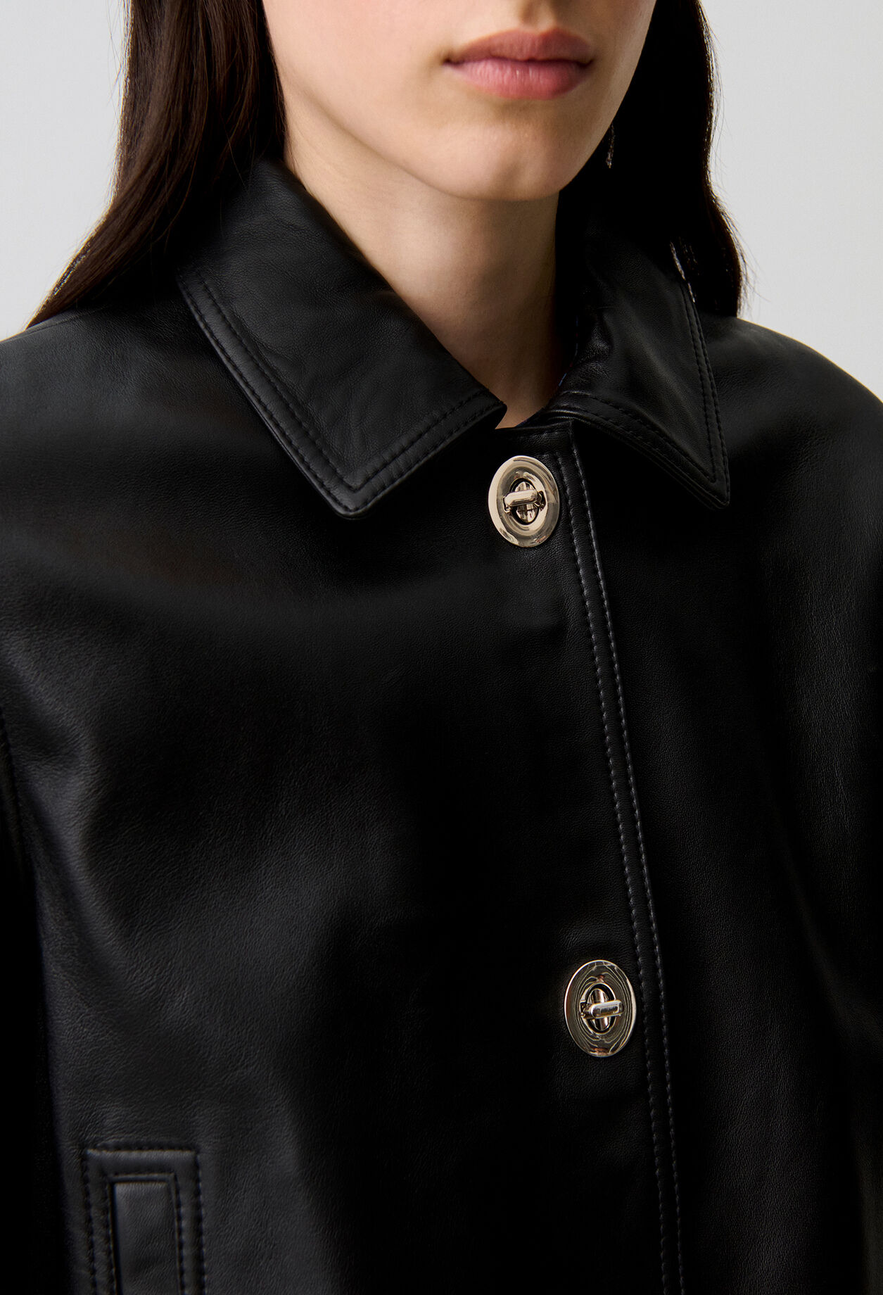 Kurze schwarze Lederjacke