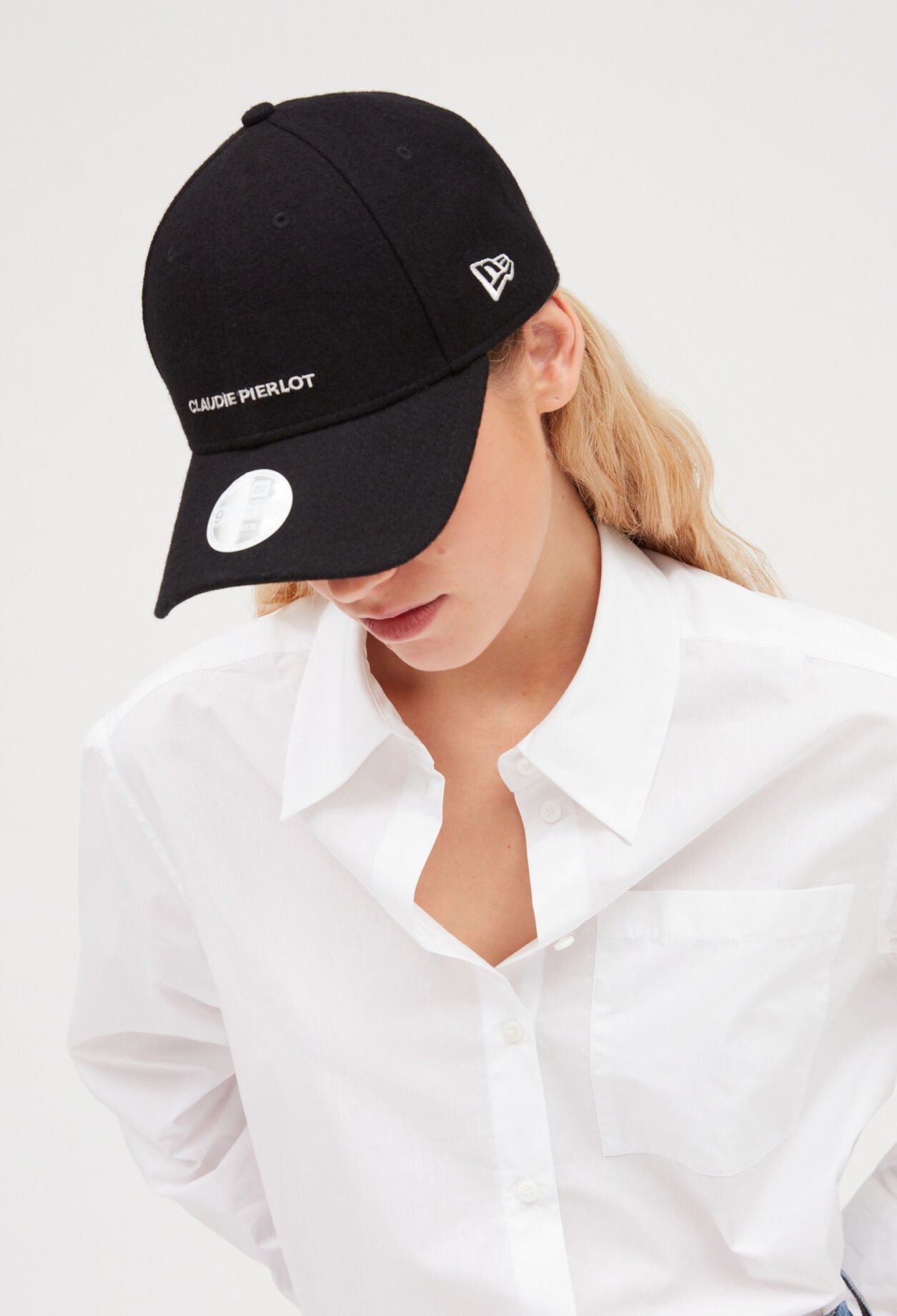 Schwarzes Cap mit Claudie Pierlot-Logo