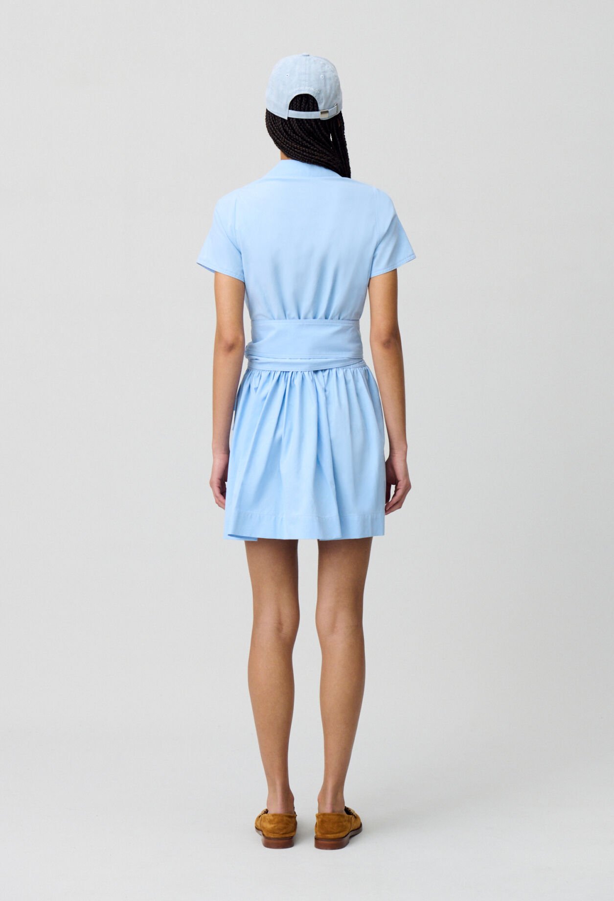 Langes Kleid mit Gürtel