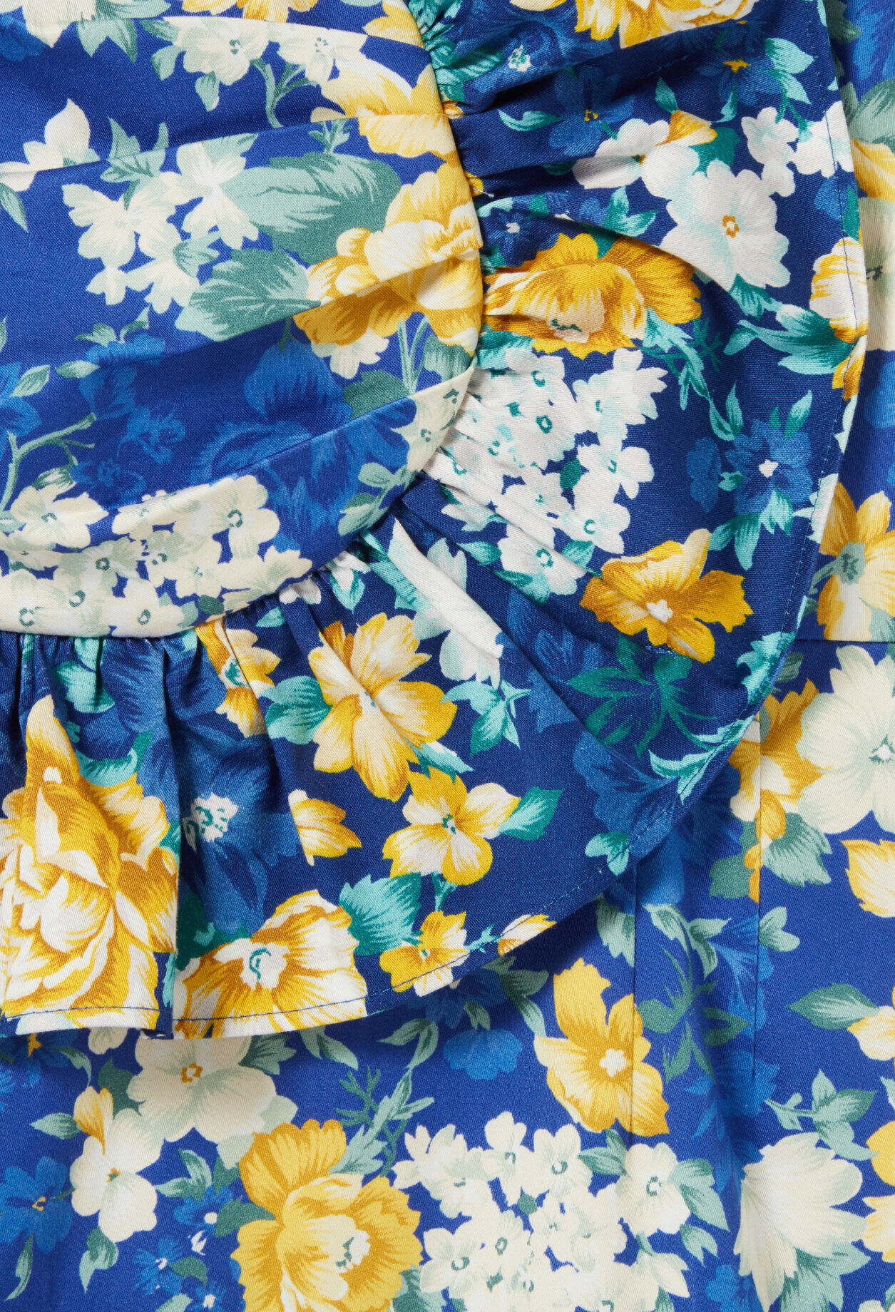 Kurzes Kleid mit Rüschen
