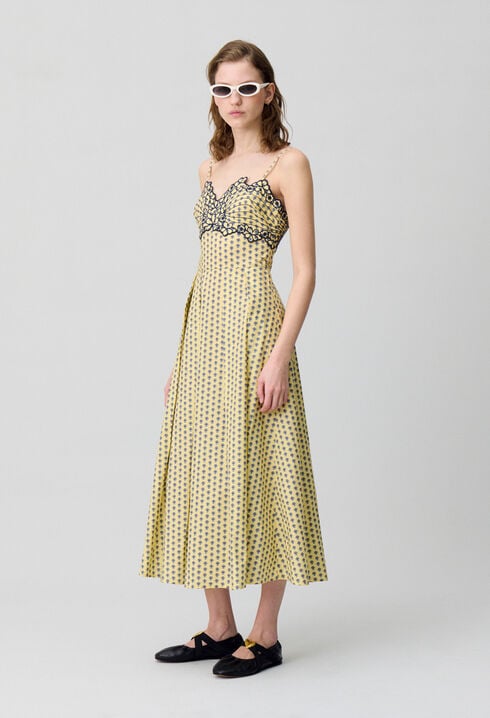 Langes Kleid mit tiefem Ausschnitt