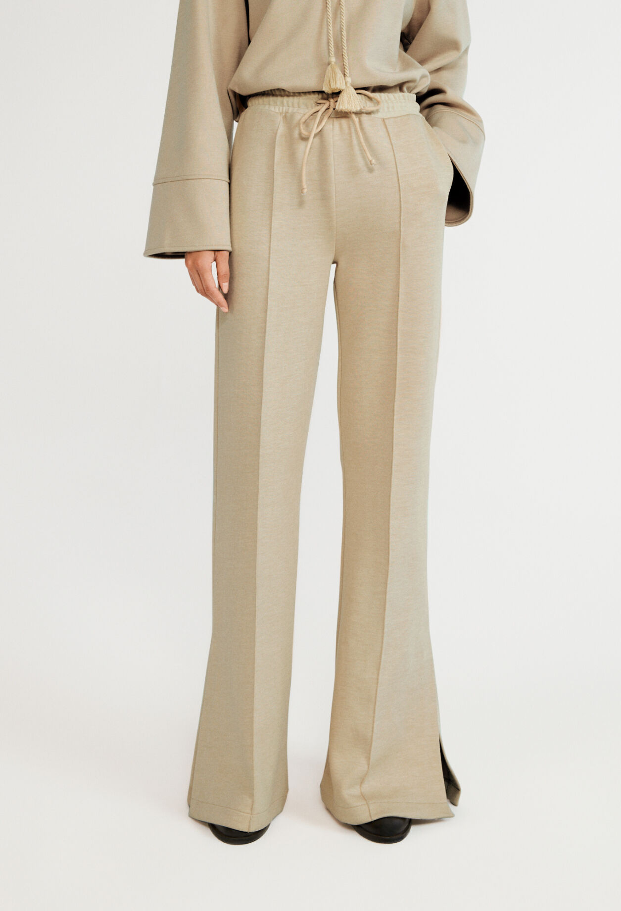 Ausgestellte Hose